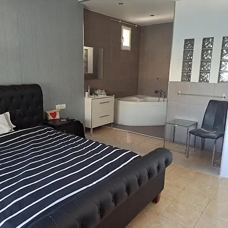 Private Suites In Huge Penthouse 1St Line Puerto Banus, Incredible Views, Jacuzzis Marbella Exterior foto